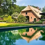 Luxe Veluwse Bosrand Met Jacuzzi En Zwembad Отель типа 