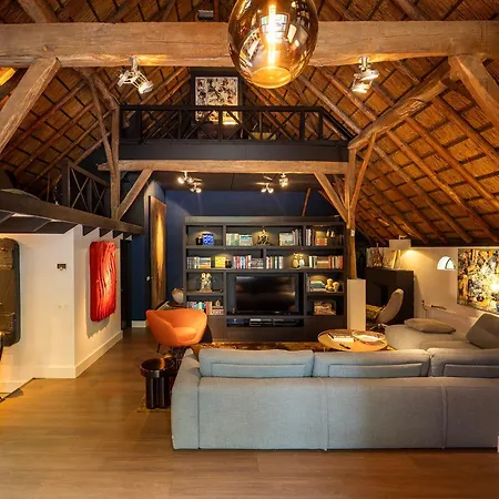 Luxe Veluwse Bosrand Met Jacuzzi En Zwembad Bed & Breakfast