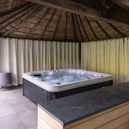 Landelijke Hofstee Met Jacuzzi En Zwembad Couette-café 4*