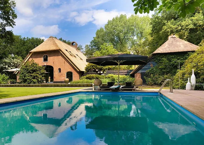 Luxe Veluwse Bosrand Met Jacuzzi En Zwembad