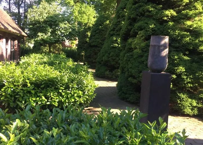 Luxe Veluwse Bosrand Met Jacuzzi En Zwembad Bed & Breakfast